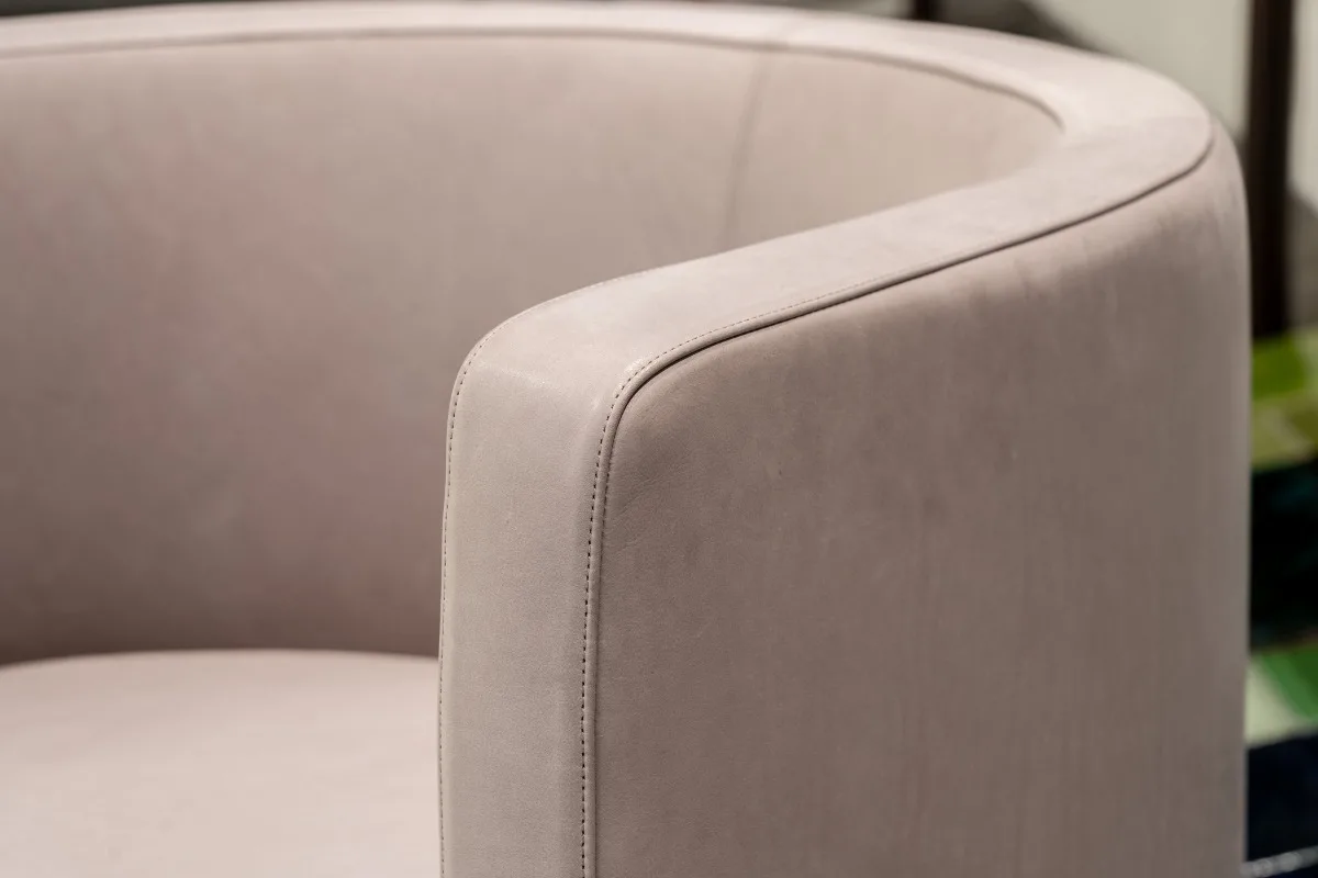 livingdivani_poltrona_confident_brocanelli_design_ancona-4